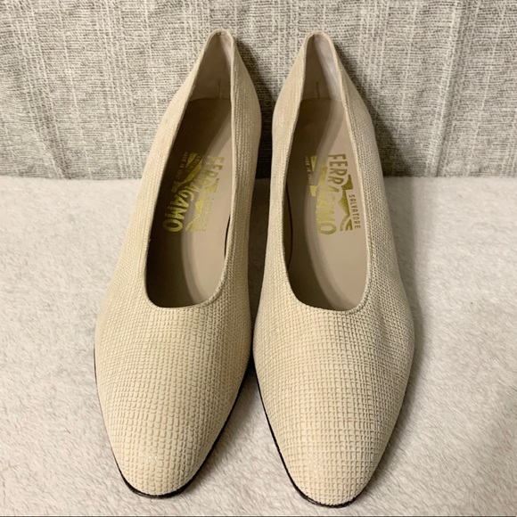 SALVATORE FERRAGAMO Narrow Fit Cream Kitten Heels - Picture 10 of 10